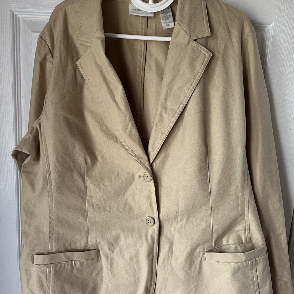 Liz Claiborne Tan Blazer with Notched Lapels and Tailored Fit